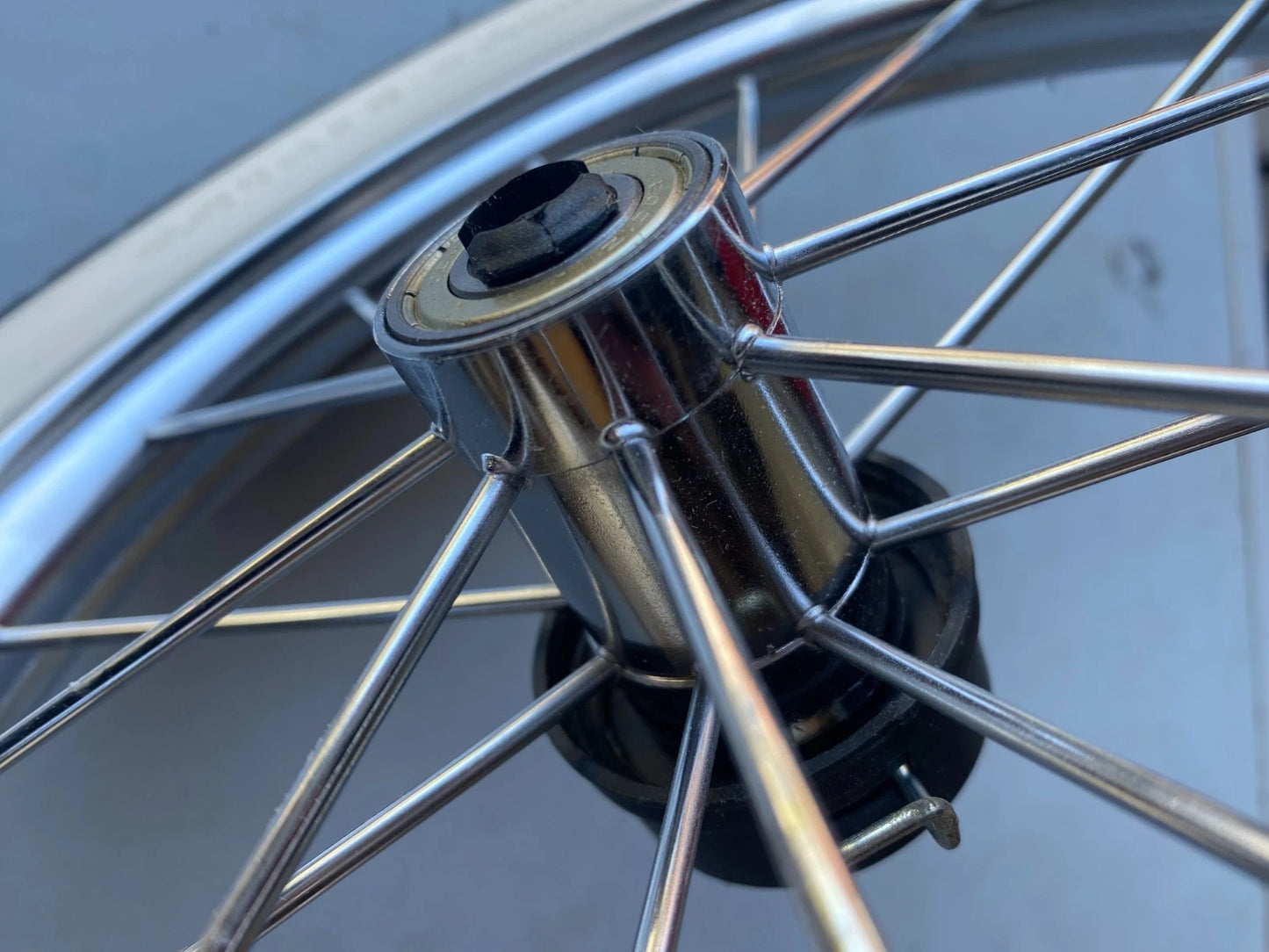 Wheel Retainer Clip & Plastic Sleeve