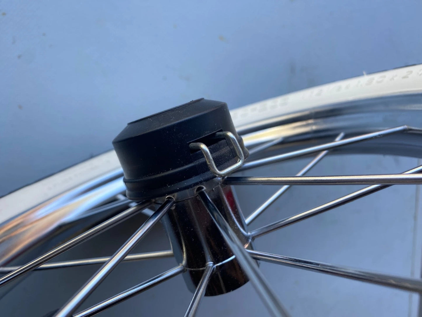 Wheel Retainer Clip & Plastic Sleeve